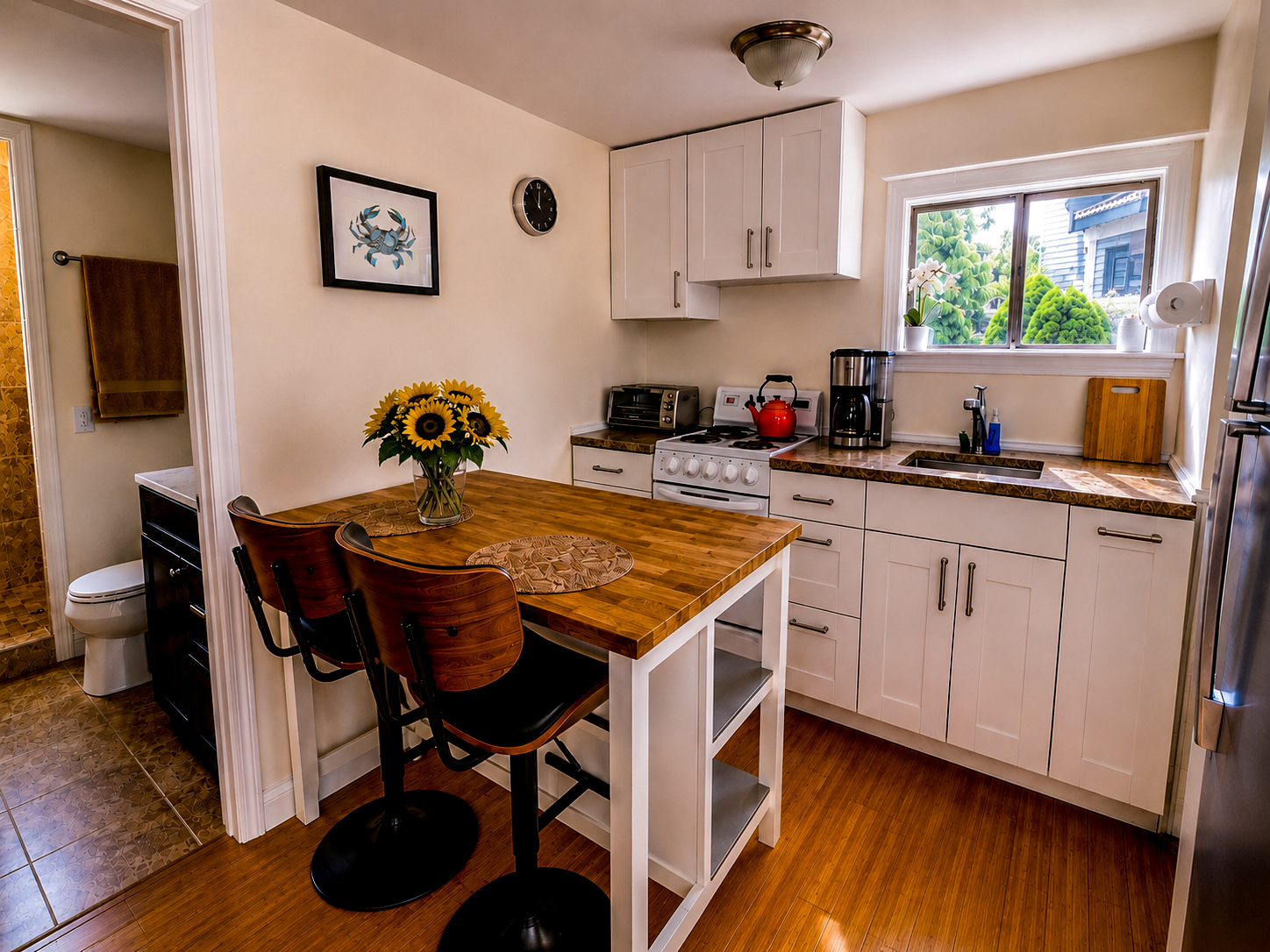*NEW* Walk to Beach + Town - Patio, Deck, Parking, AC