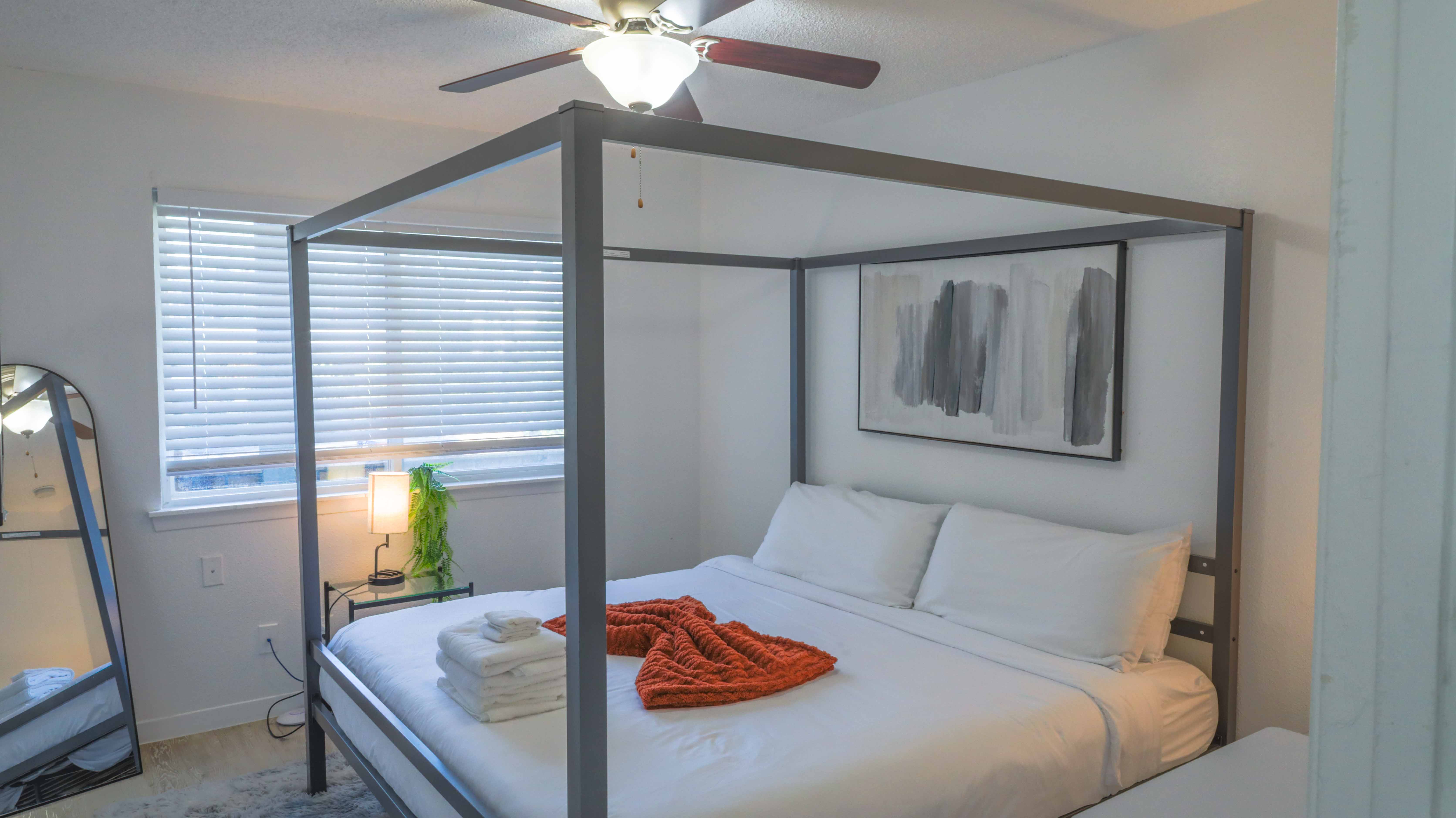 Walk to UT*parking*West Campus*Close to Downtown