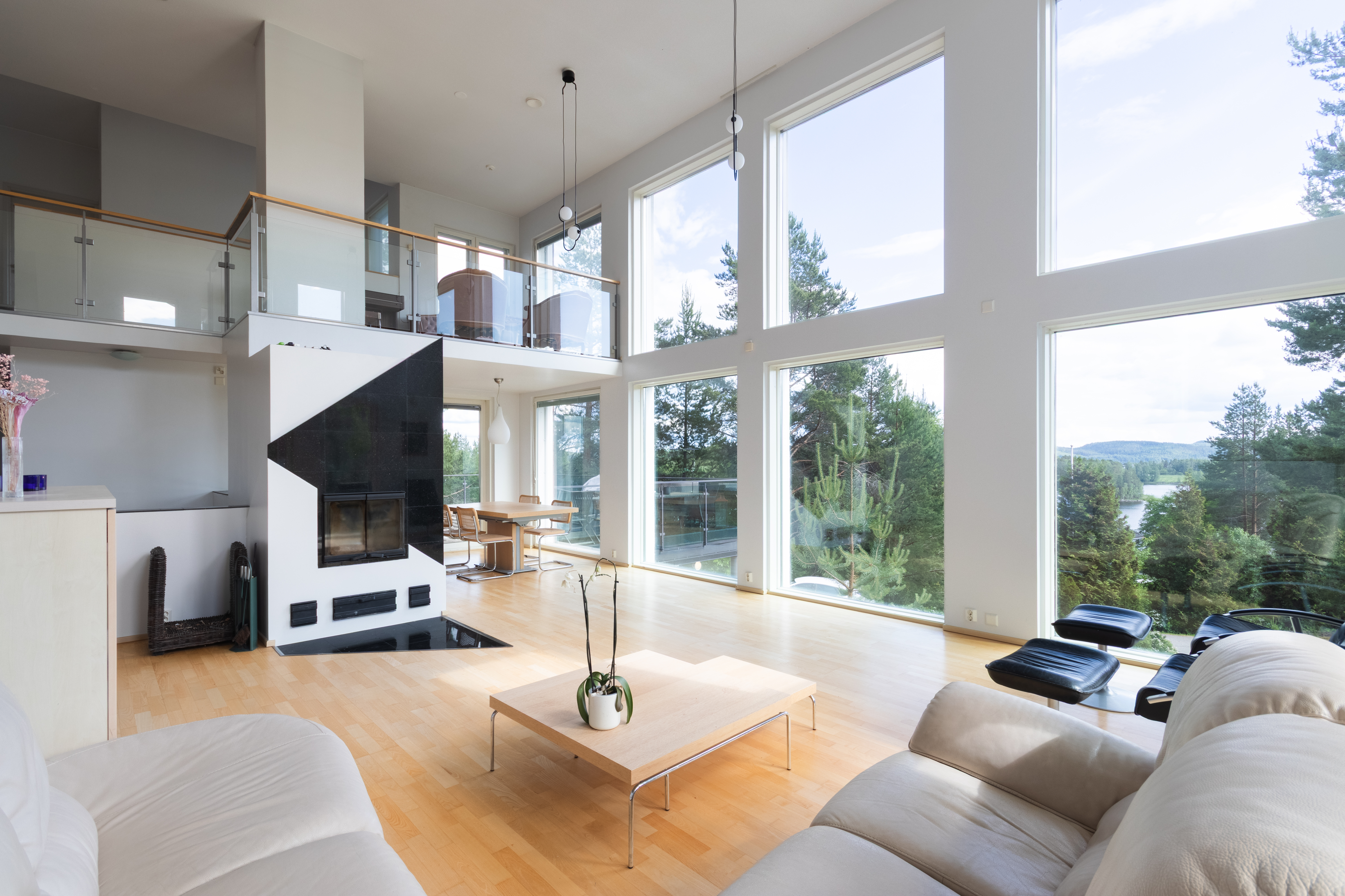 Tilava talo Muuramessa – sauna, allas, +400 m2