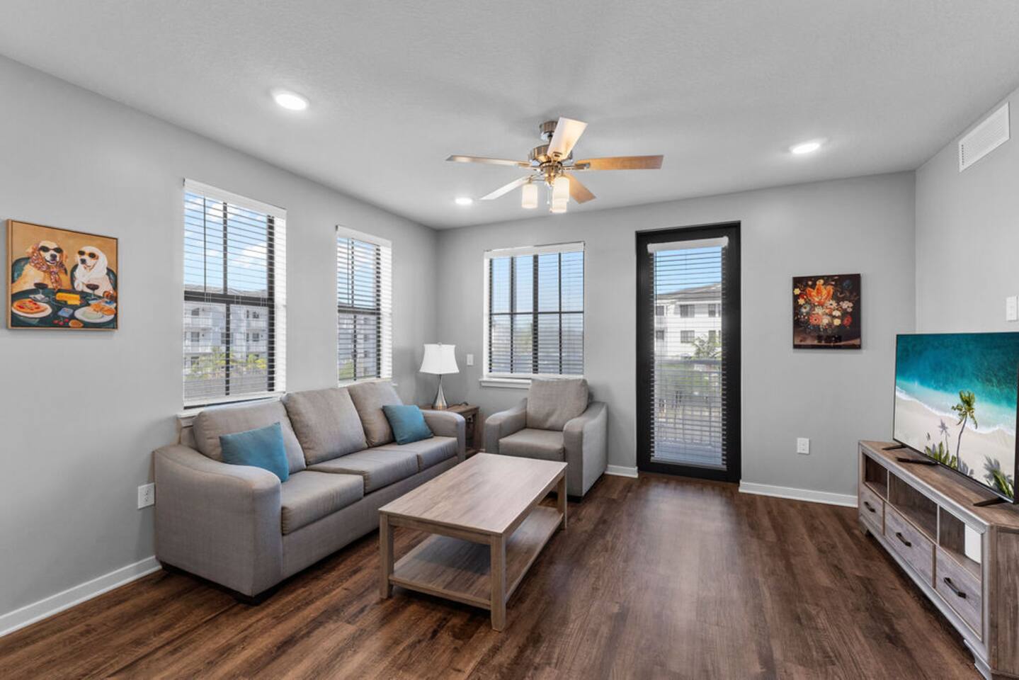 Naples resort condo near beach & 5th Ave with pool