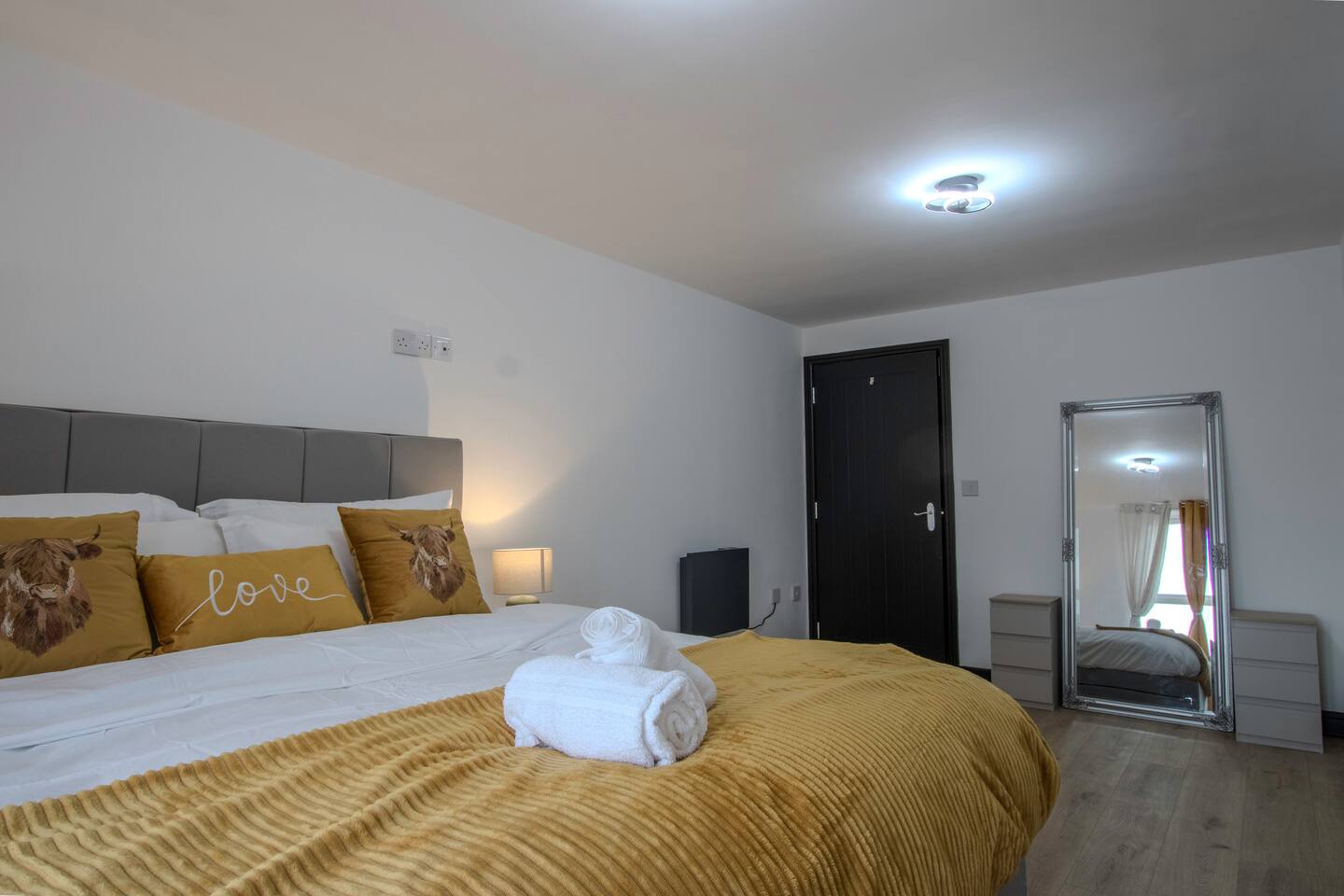 #176 Modern Flat in Central Warrington - Sleeps 5