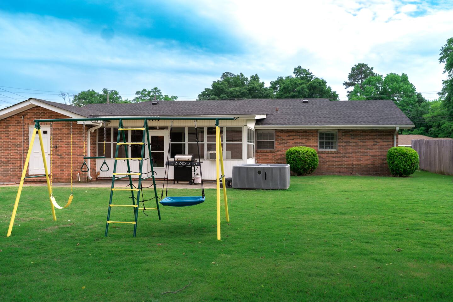 Big Family Getaway! 5BR Home|Fenced Yard & Hot Tub