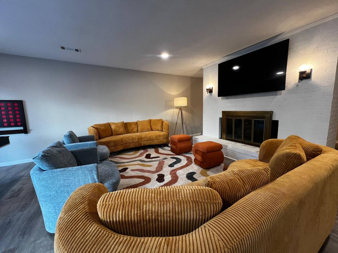 HUGE Retreat! Pool - Arcade - Pets Welcome