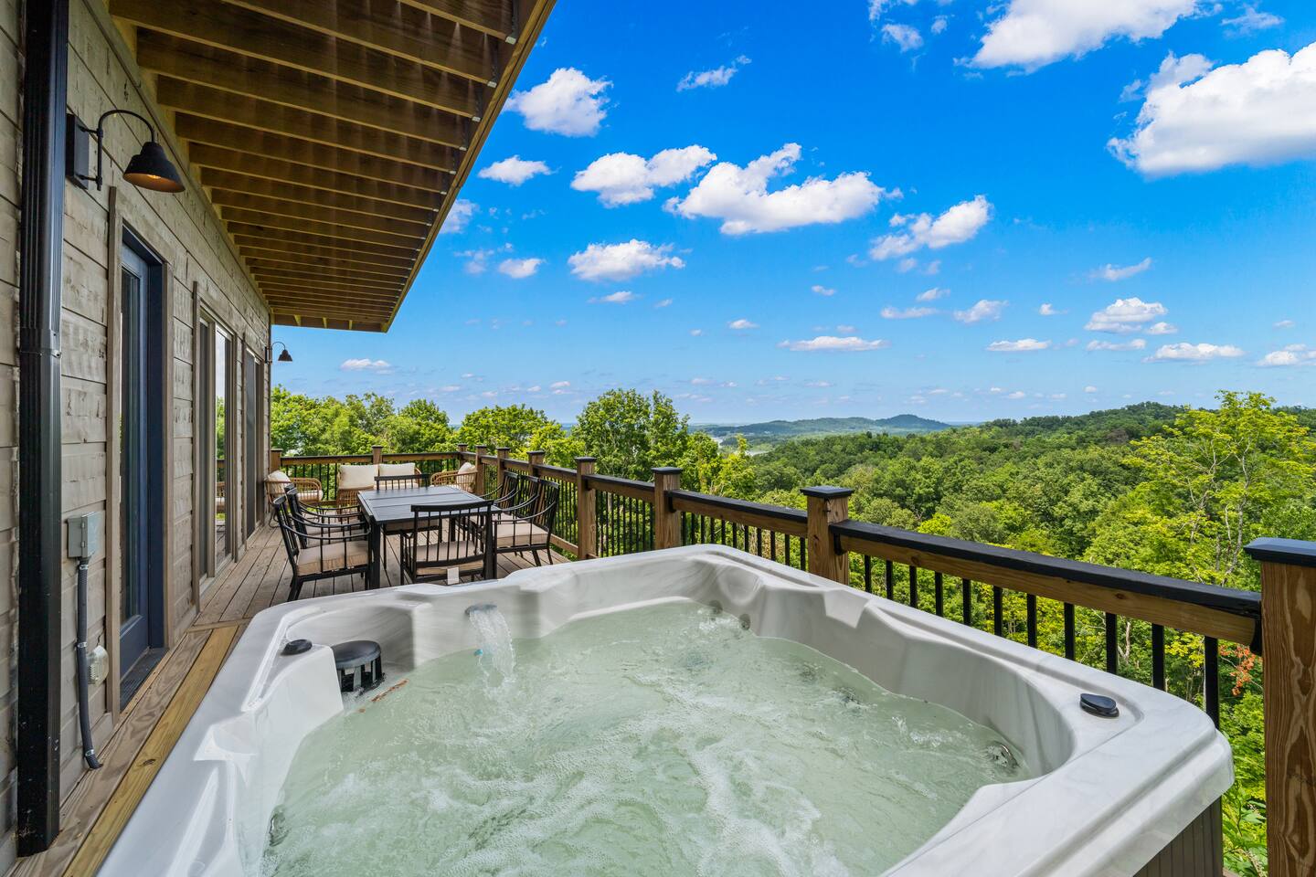 LUXE-Views-Pool-Resort Beach-Pets-Arcade-Hot Tub