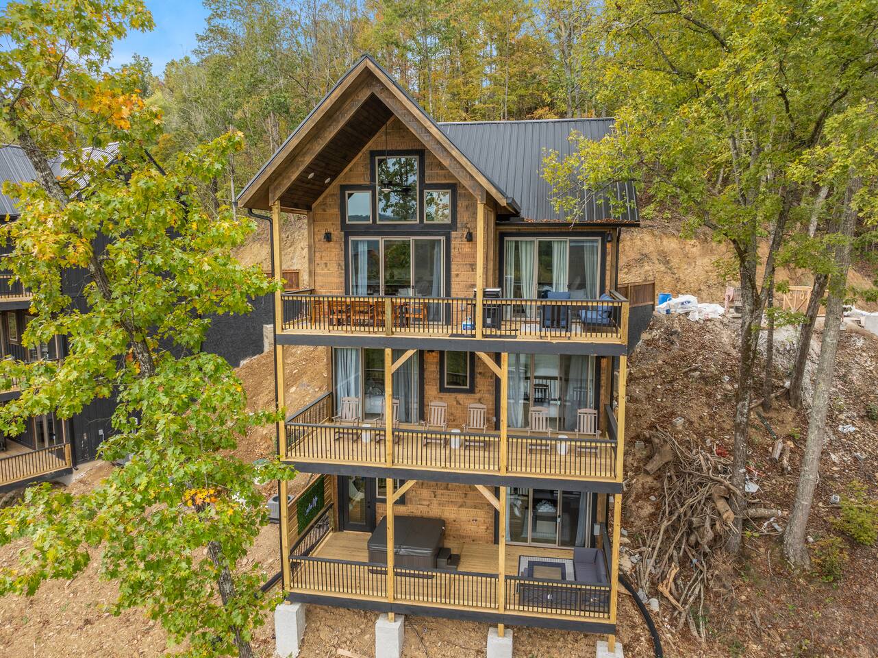 VIEWS-Luxe-Beach Access-Pets-Games-Hot Tub