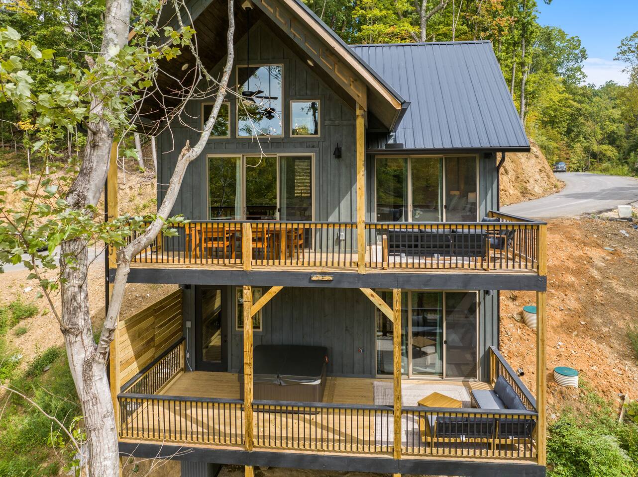 Lakefront-Private Dock-Resort Beach-Views-Hot Tub