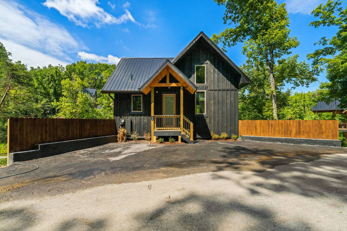 Lakefront-Private Dock-Pets-VIEWS-Beach Access