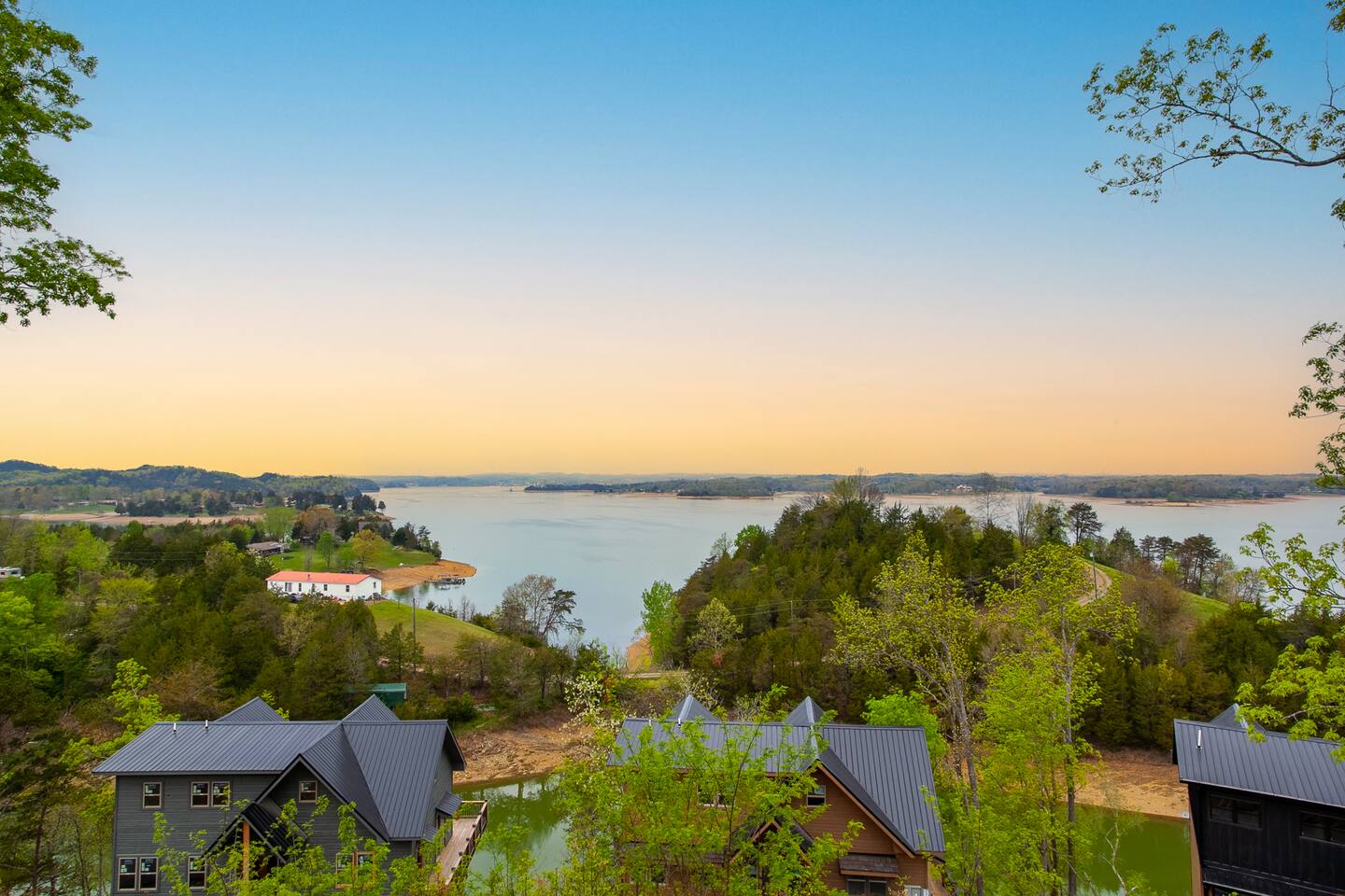 Lake Access-Beach Access-Hot Tub-Games