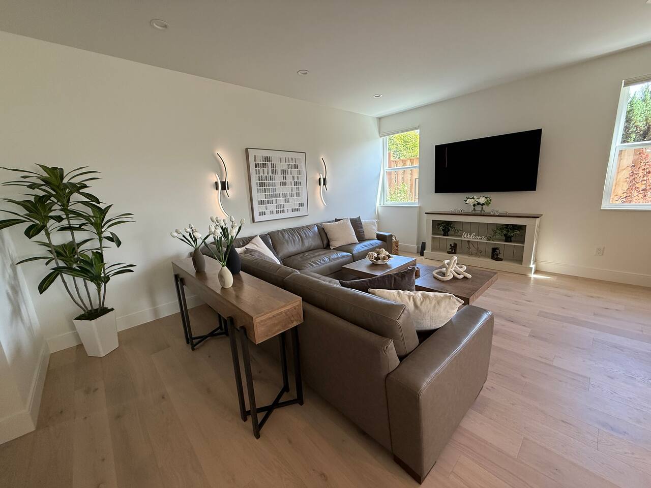 Fauntleroy Modern - Brand-New Luxury Home