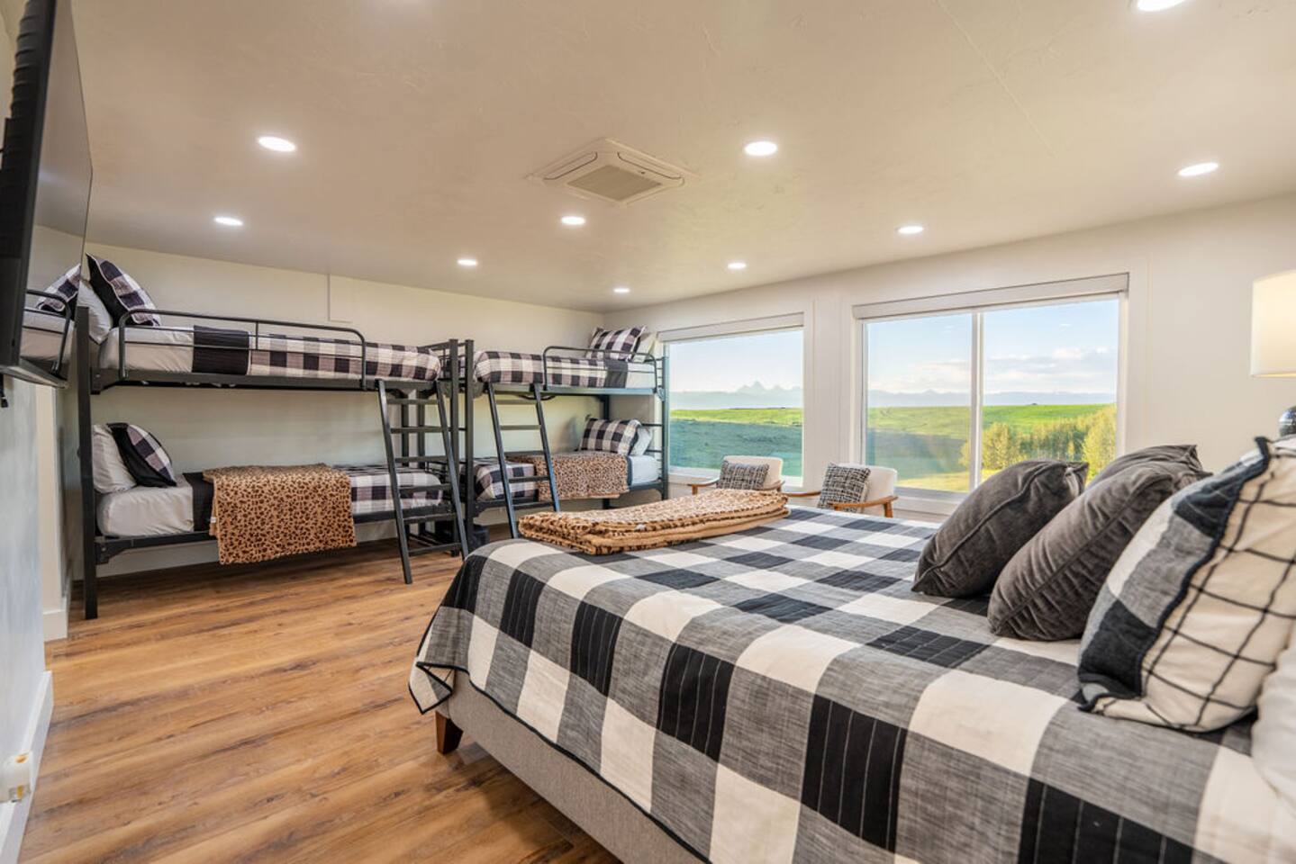 Teton Suites - Sleeps 16 with Teton Views