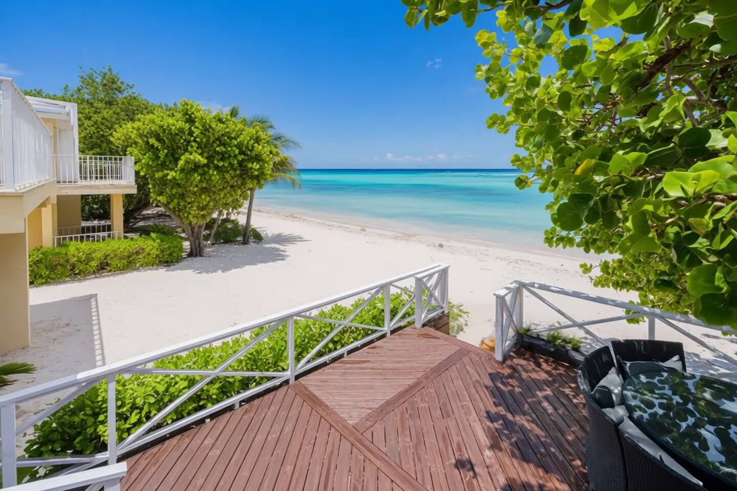 4bd Beach Villa, Private Deck on Sand