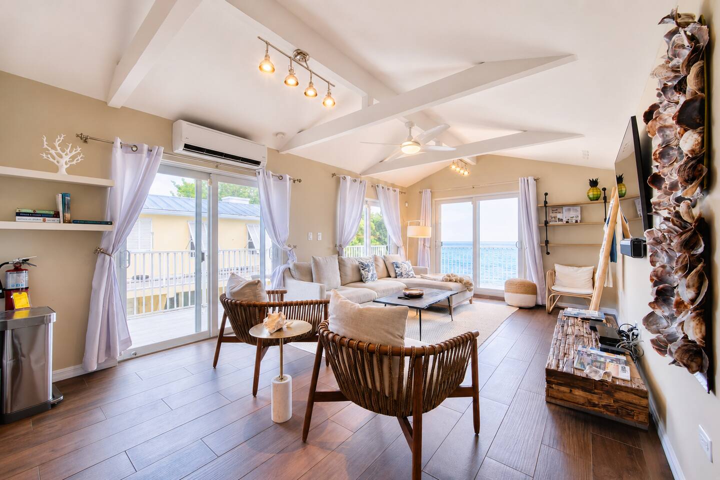 Cozy 4 Bedroom Beach House | Tennis Courts & Pool