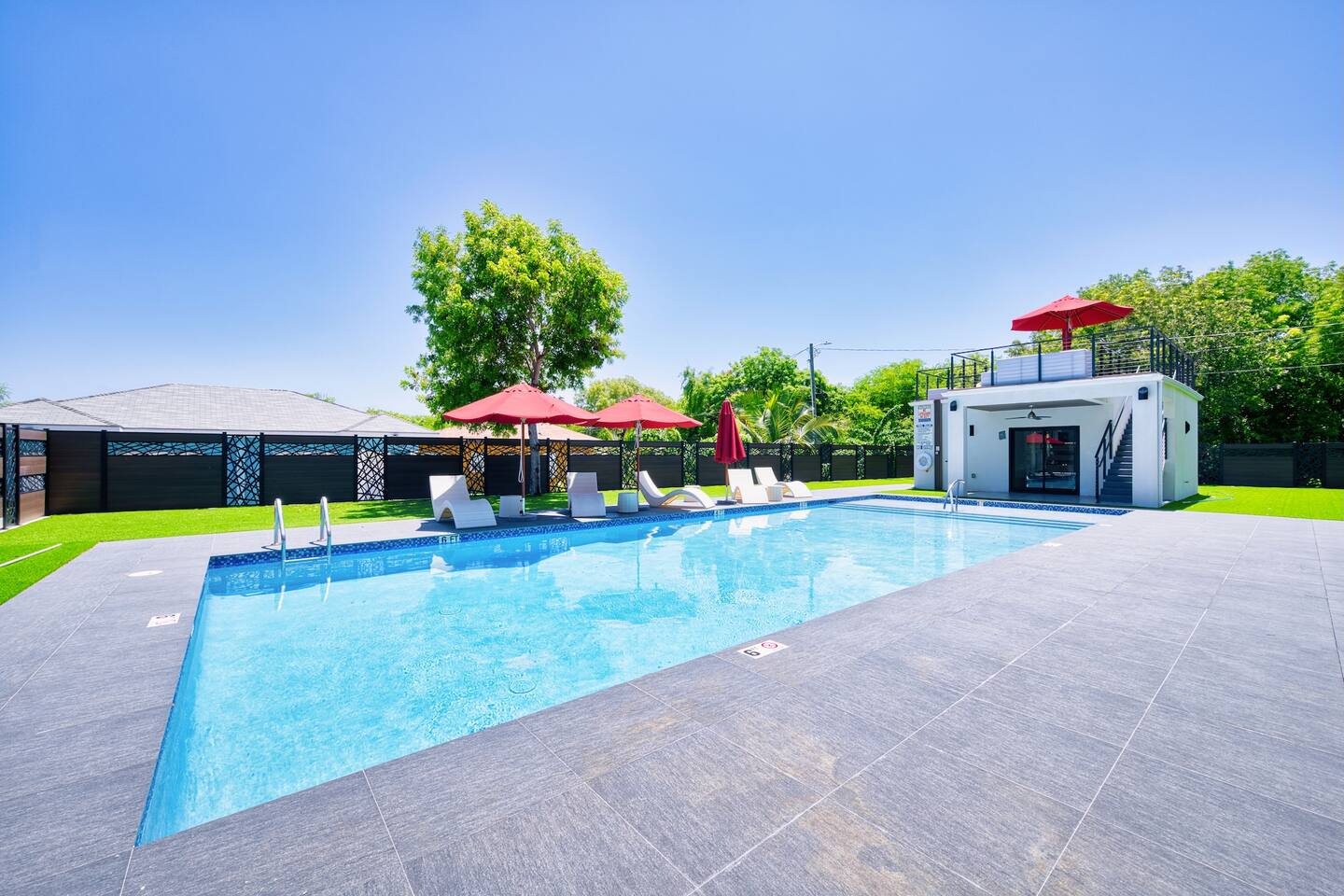 2 Bed Modern Condo with Gym and Stylish Pool Area