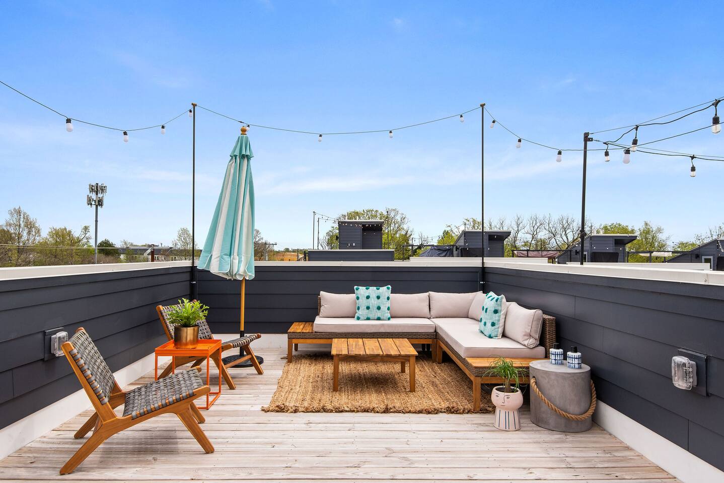 Double Decker Rooftop! Garage! Cozy Vibes in East!