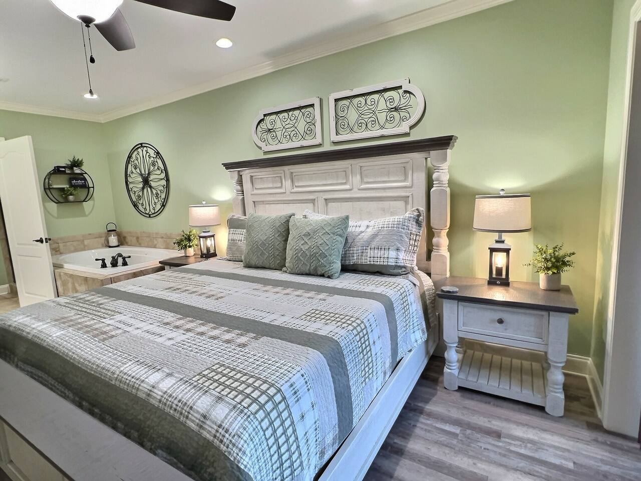 Legacy Manor / Unit 3032