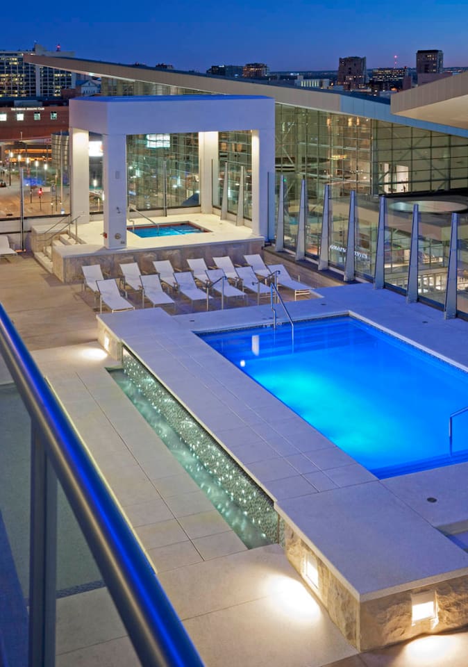 Spire Loft/Washer/Dryer/Free Parking/Pool/Gym