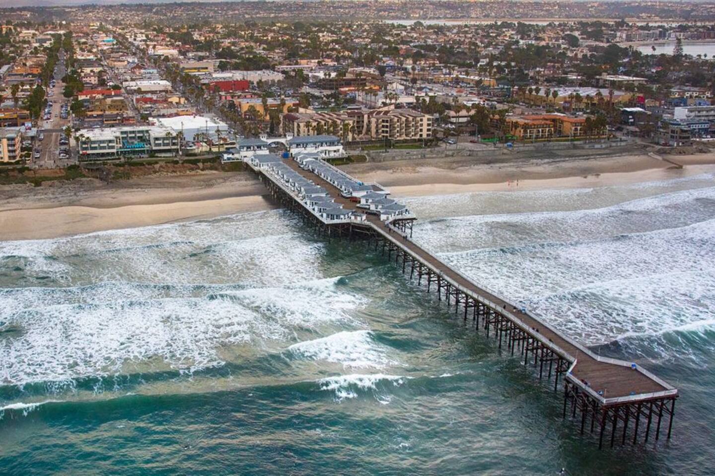 🏝4 bedroom🏡4 bath🏄🏽‍♂️FASTwifi🚴🏽‍♂️A/C🚘Garage📺SMART TVs⛵️