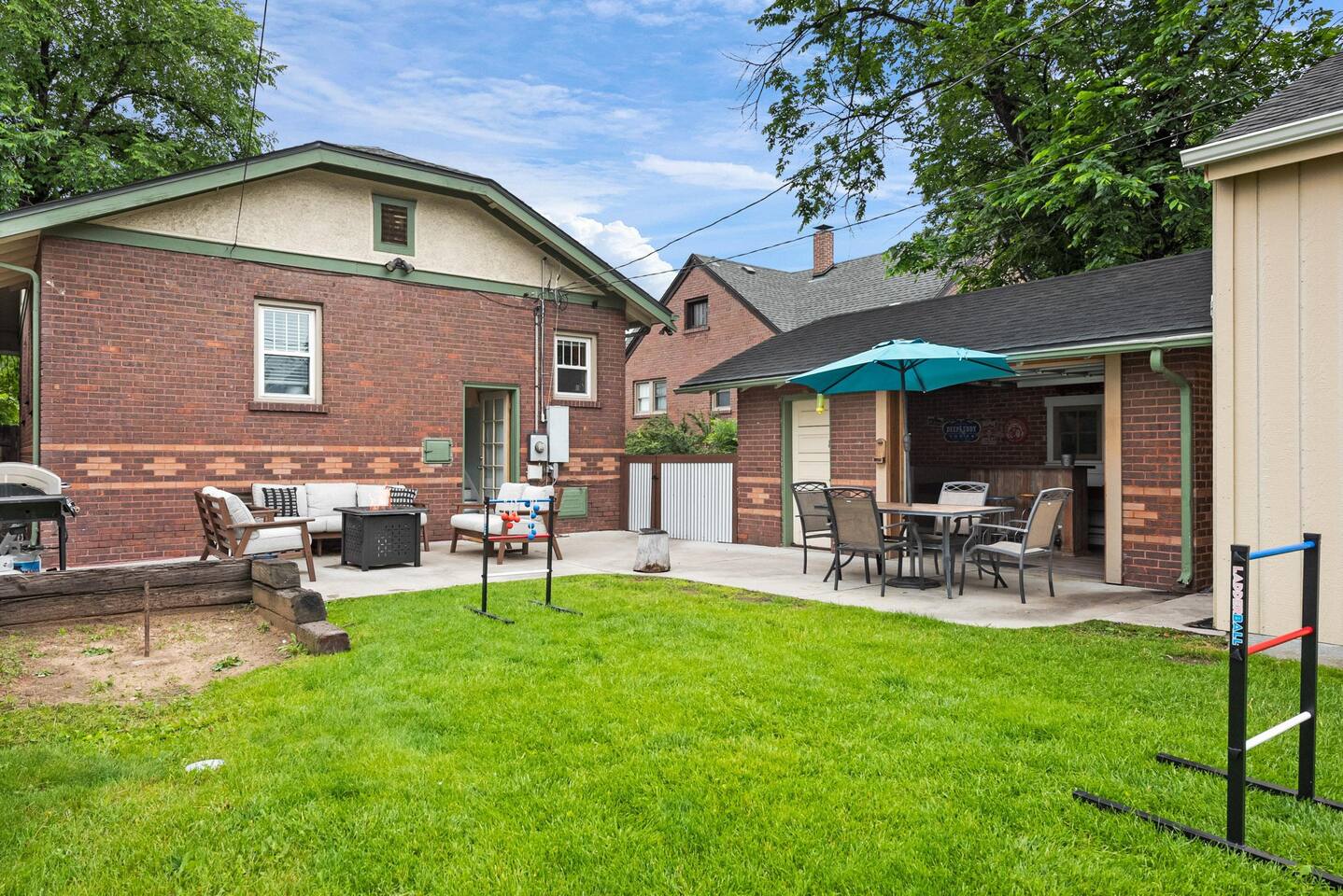 Great Location! 3 min to DU -gameroom/wifi/firepit