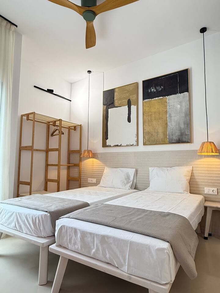 15 OOLAA STUDiO-5minBeach-WiFi-AC-TV-Gym-Laundry