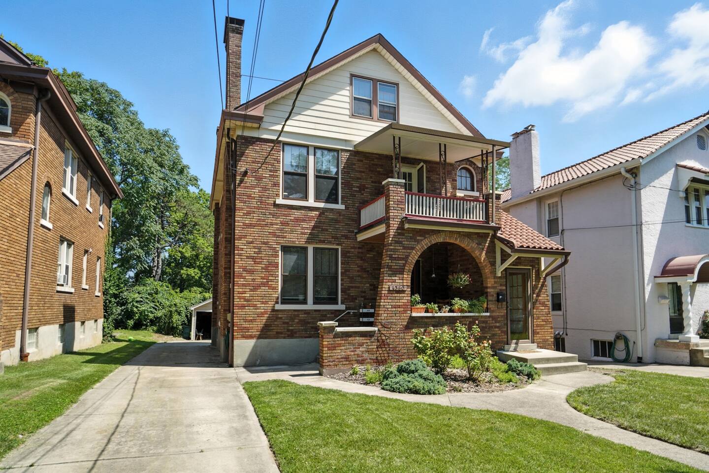 2BR, Off Street Parking, Near Hospital, 10 Min DTW