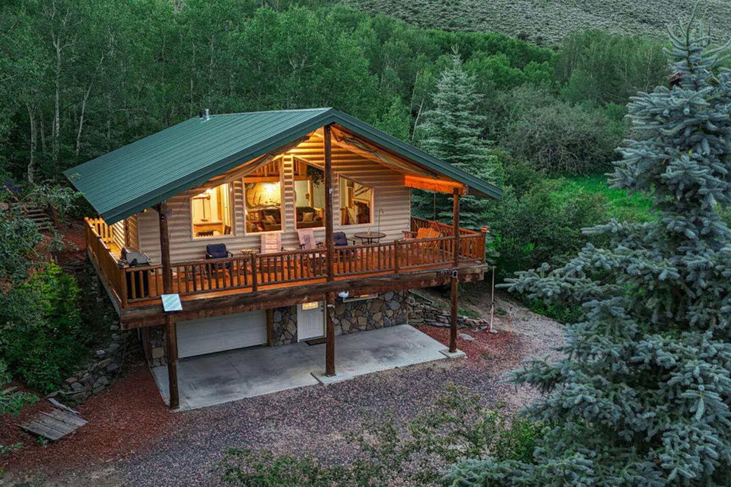 Lake Breeze - Cozy Cabin Near Henry's Lake