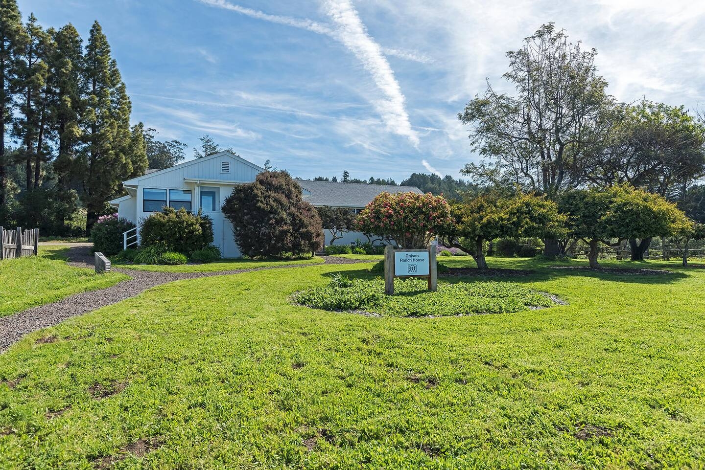 Charming cottage with expansive lawn and peaceful garden setting