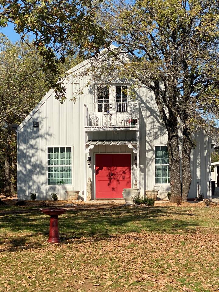 Wine Country Barn | Winery, WiFi & Free Parking