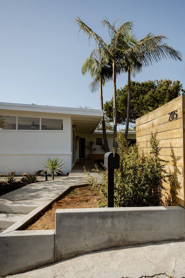 Spacious Mid-Century Home | Indoor-Outdoor Living