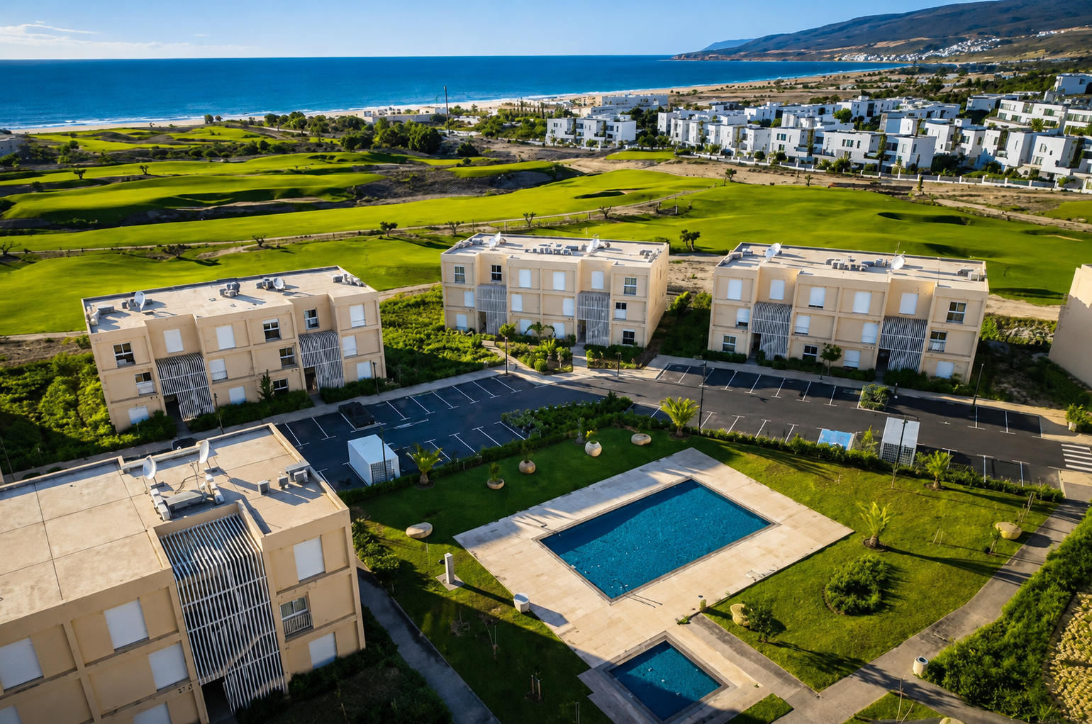 10mn to Beach•2 Pools•AC & Free Parking