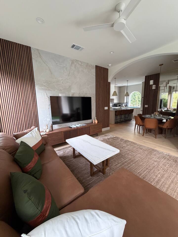 Relaxing Estate | Pool | Close to Rainey and Moody