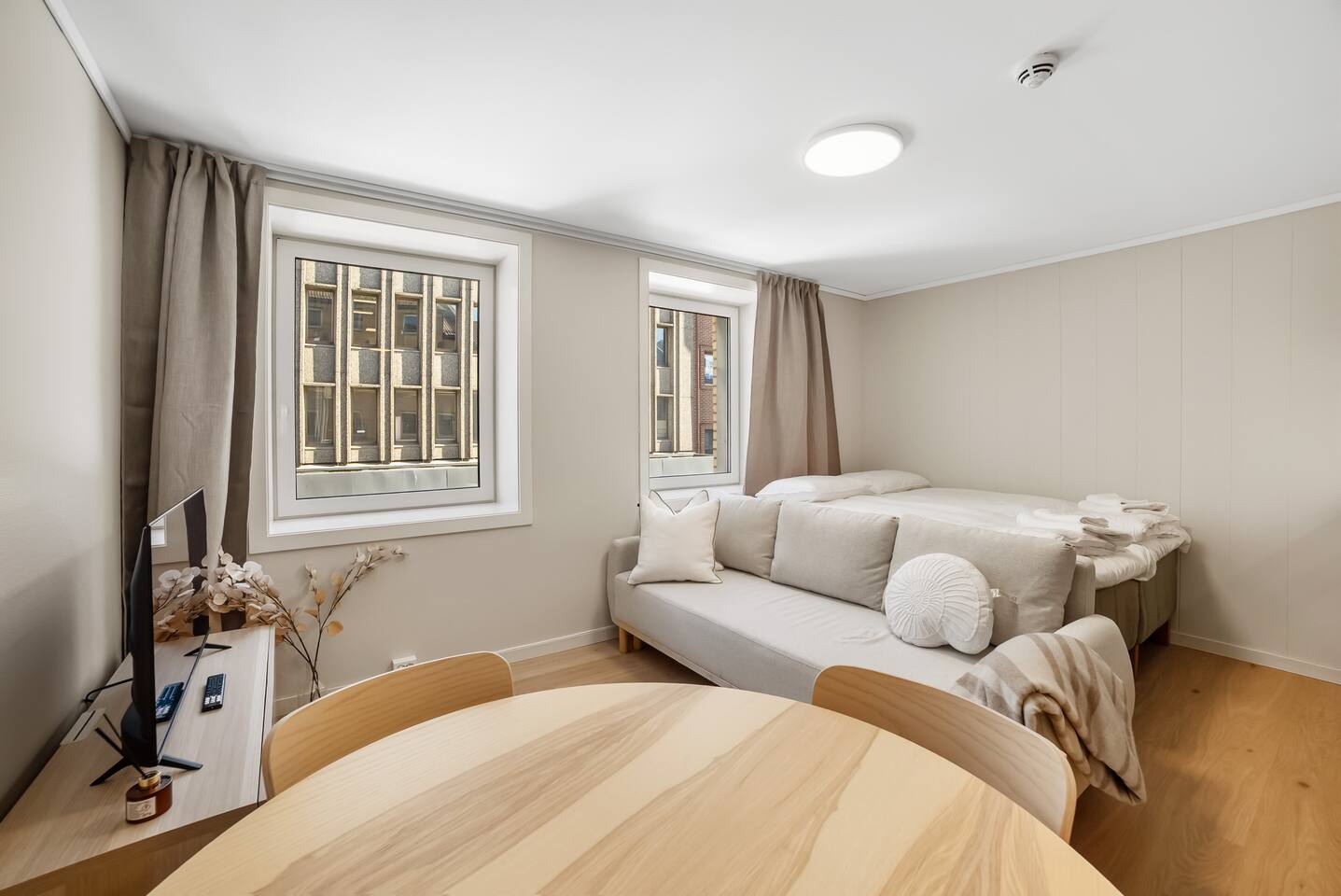 Smart City Stay for Four