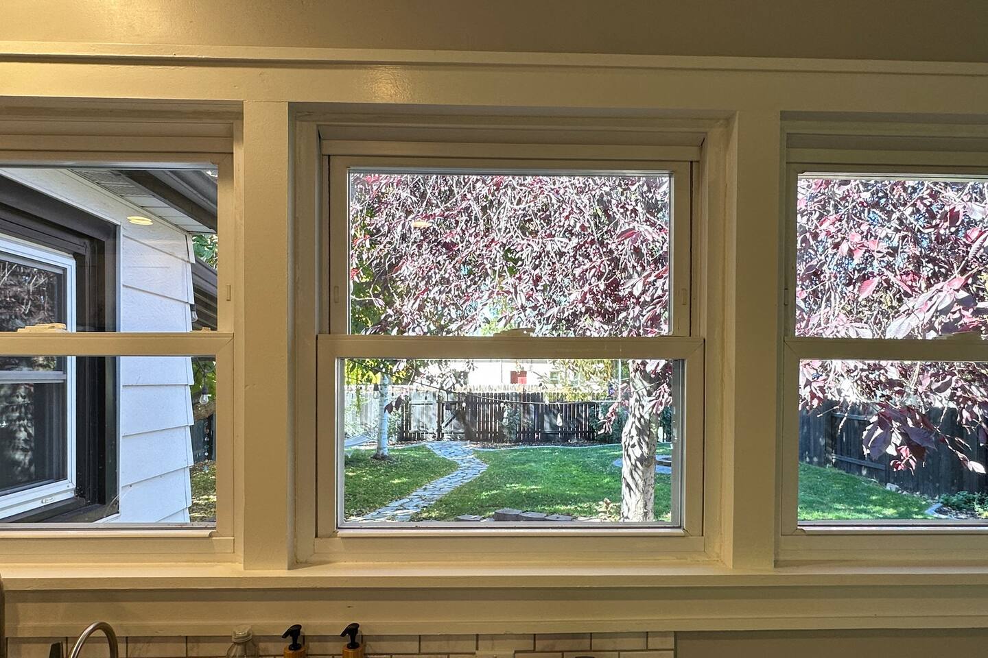 Fully Fenced/Luxury home/walkable to everything