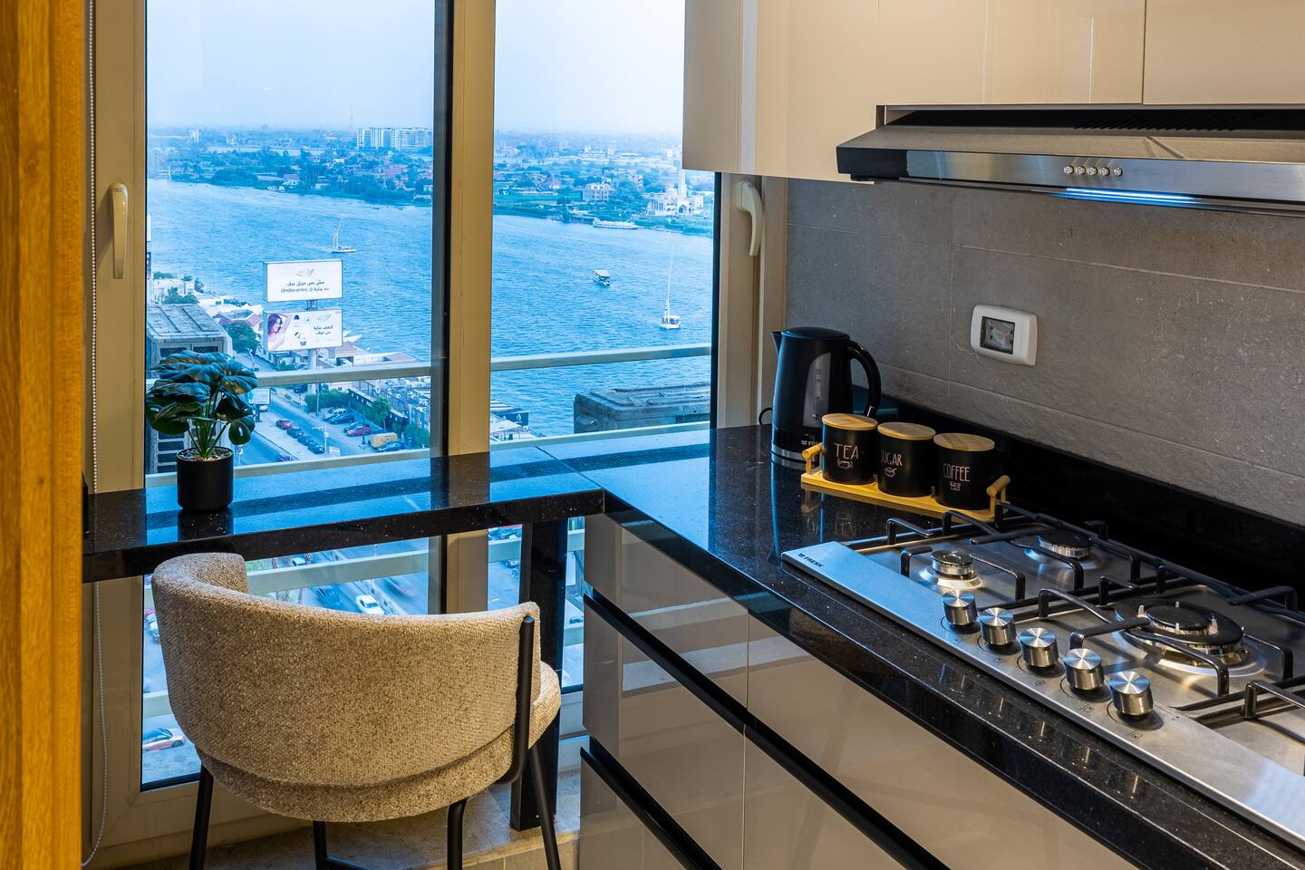 Panoramic Nile View | Luxury 3BR in Maadi photo 5