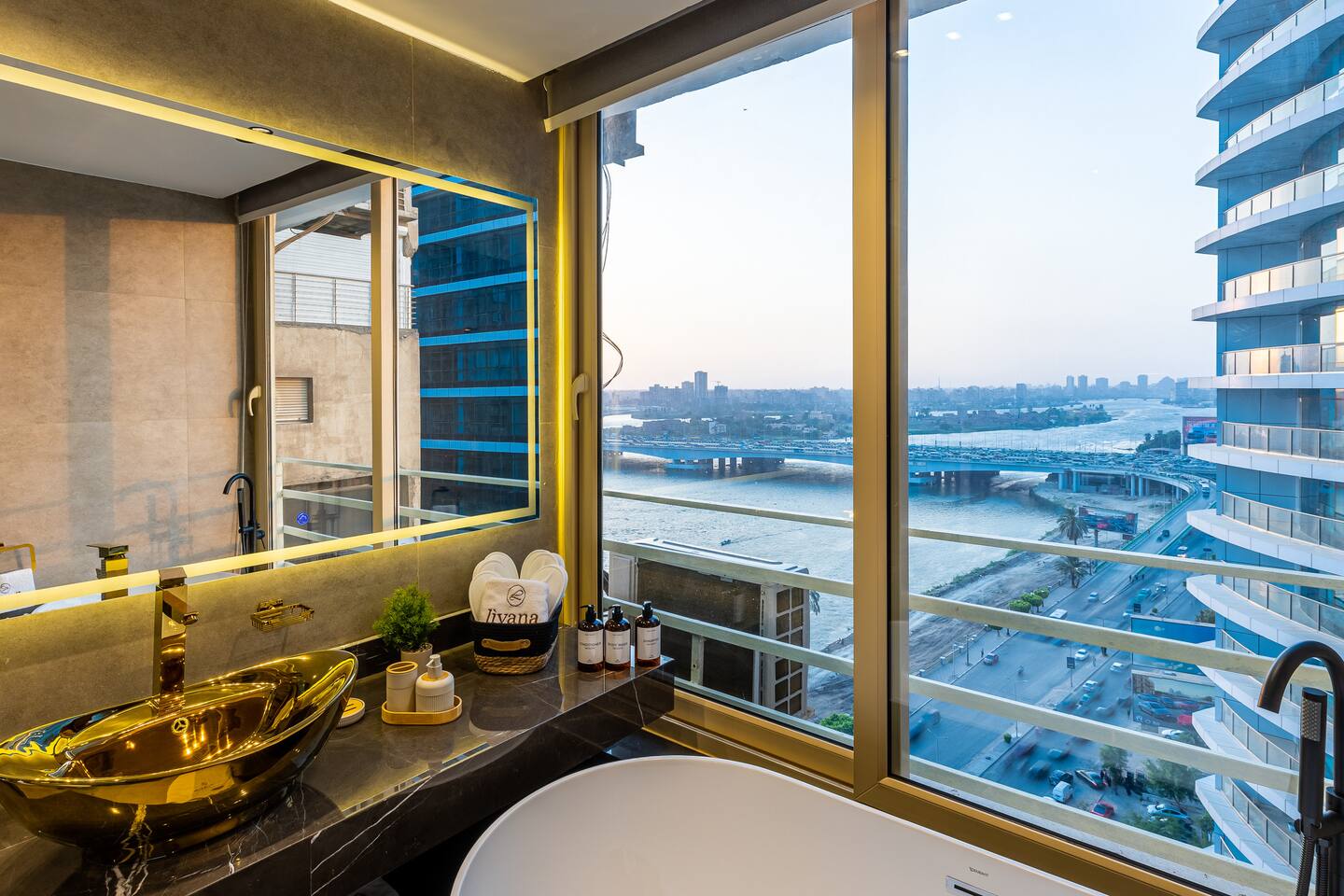 Panoramic Nile View | Luxury 3BR in Maadi photo 6