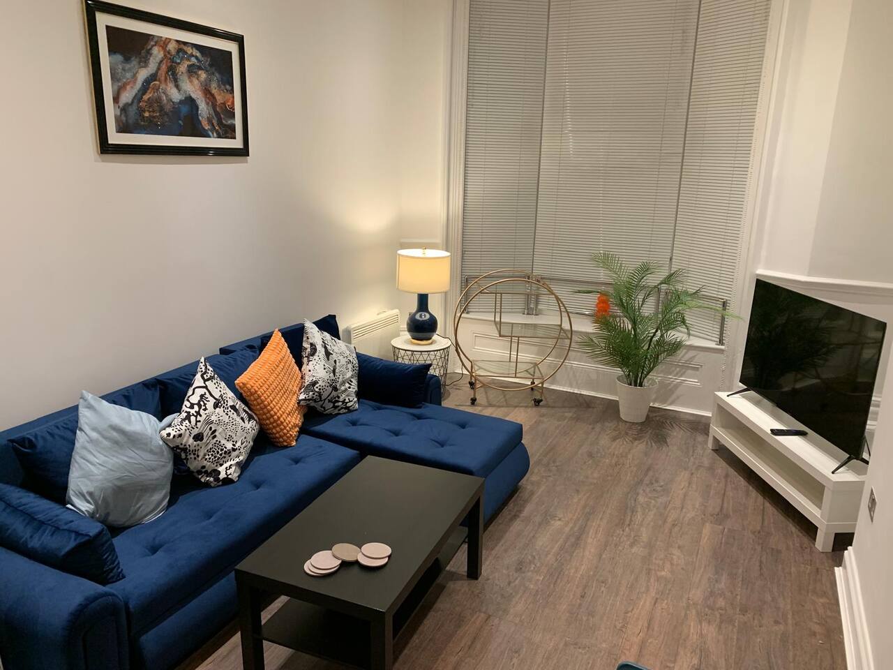 Brighton 2BR | Pool, Gym & Sauna | Sleeps 6