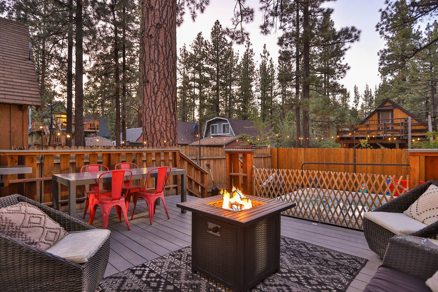 Hummingbird Haven, Cozy, Jacuzzi, Firepit!
