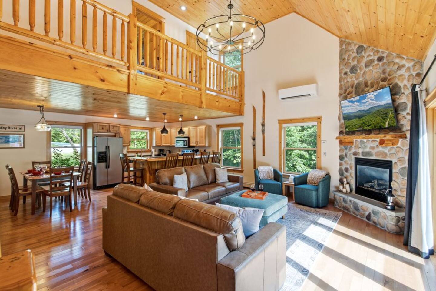 Peak and Pine Hideway | Hot Tub & Arcade