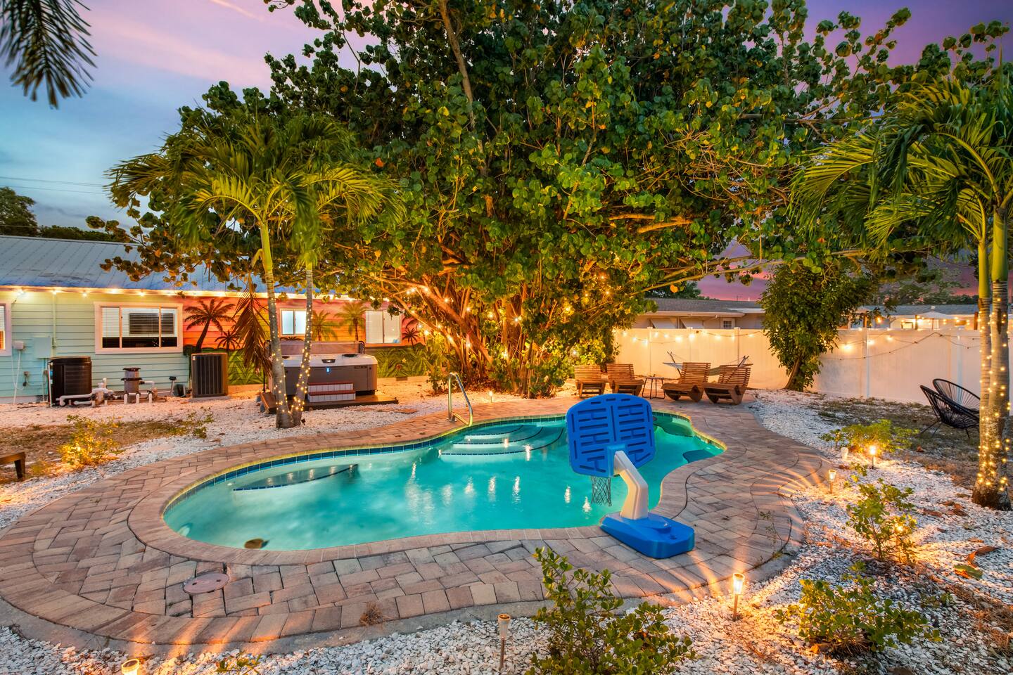7 MI to AMI | Pool, Hot Tub, Game Room, Fire Pit
