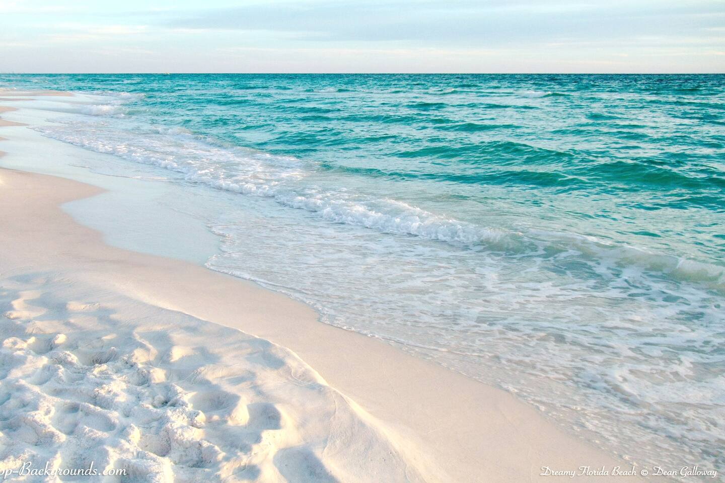 Beachfront Condo Pool + Chairs & Cooler PCB!