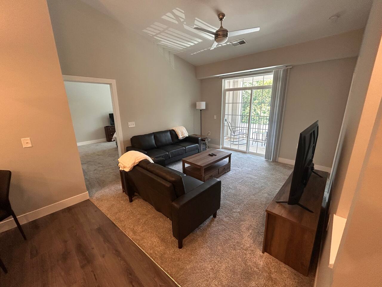 Greenwood 2BR Luxury Apt Pool and Gym