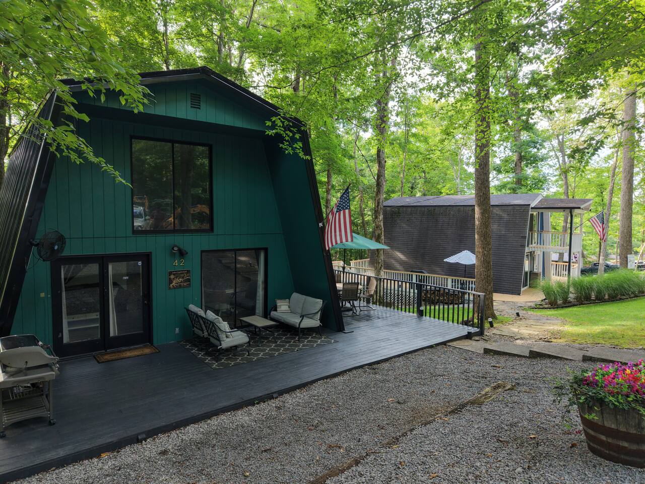 Two Cabins Next Door, Perfect for Two Families