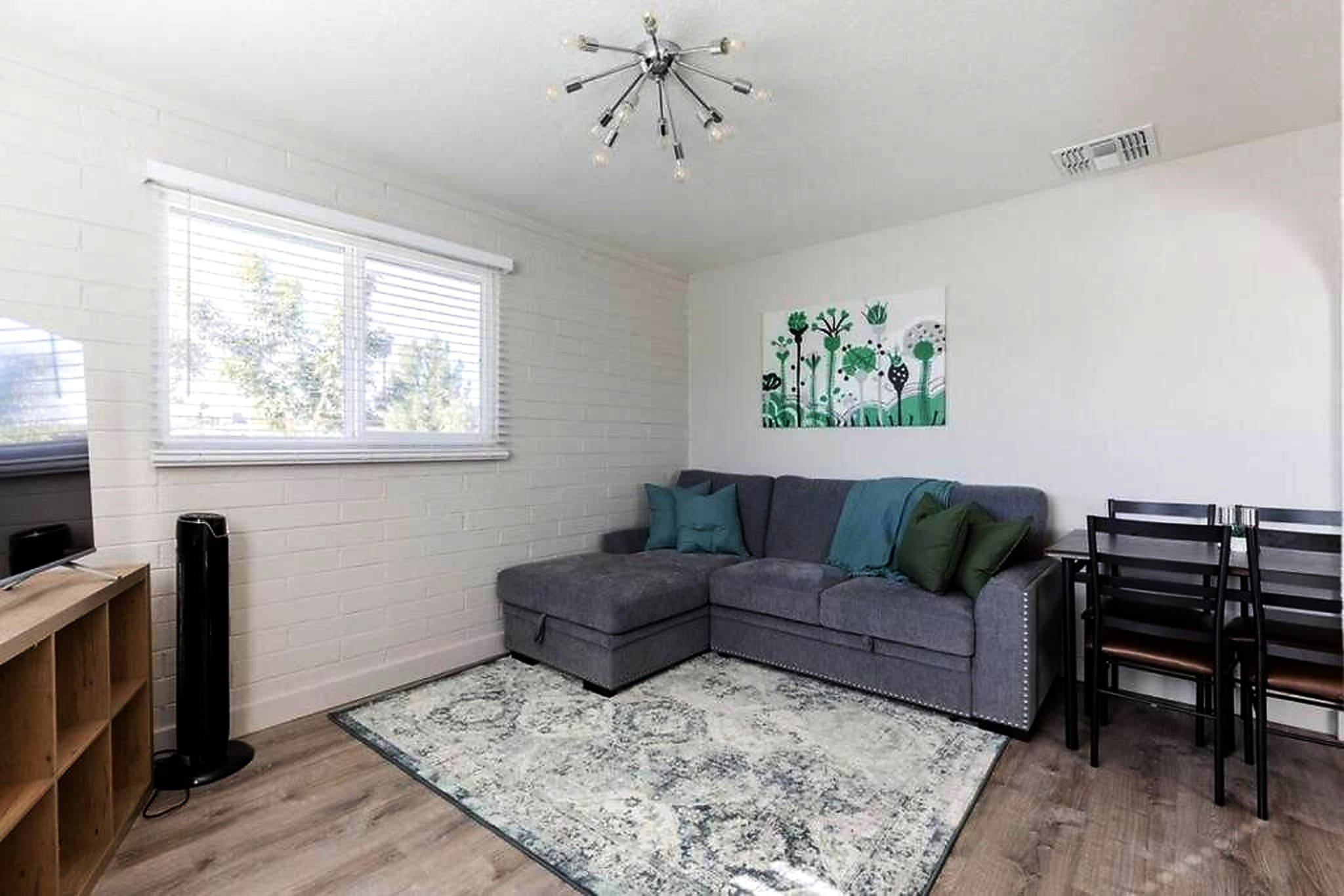 2BR Walk to Main St · Free Parking · Pets OK