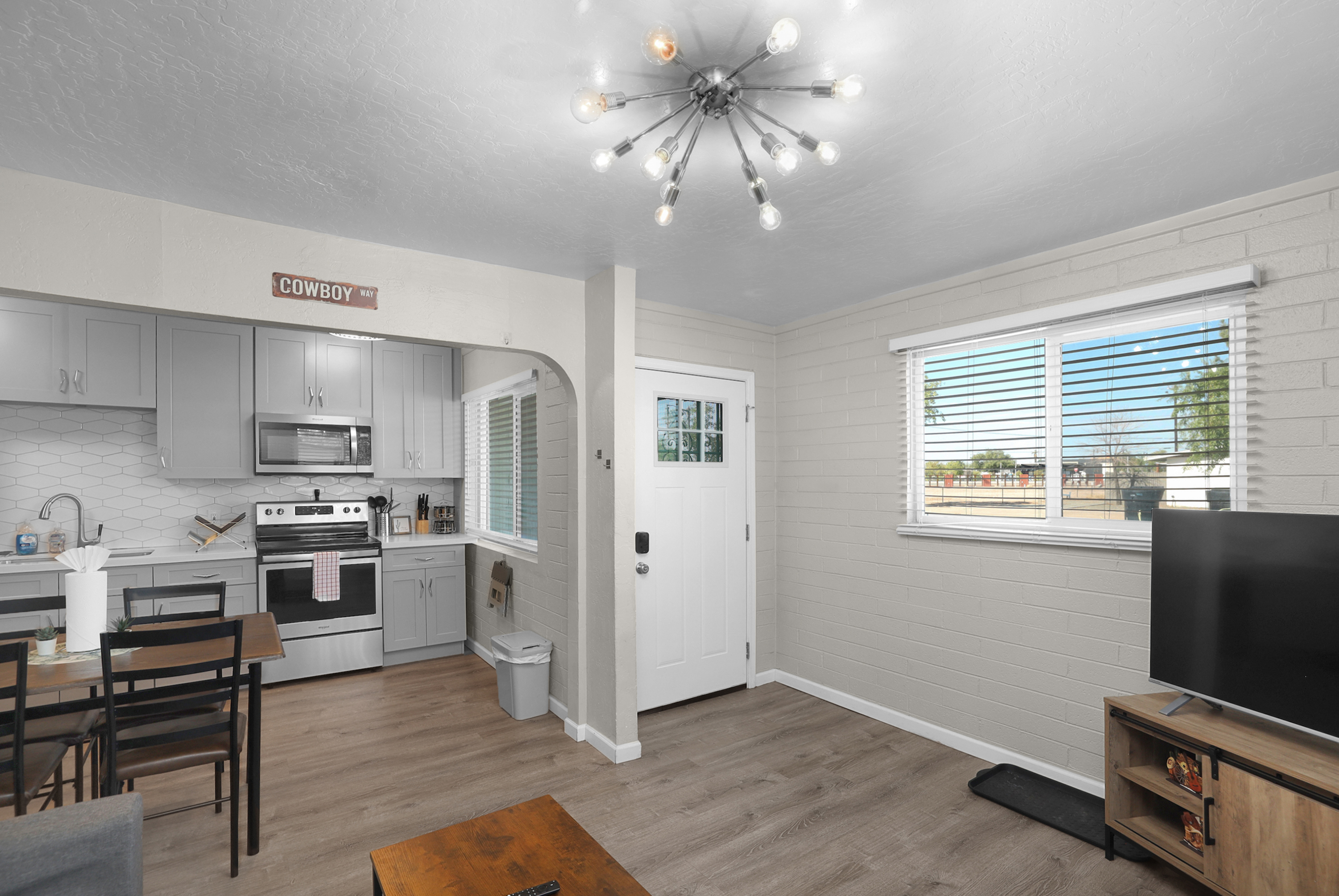 2BR Walk to Main St · Laundry + Parking · Pets OK