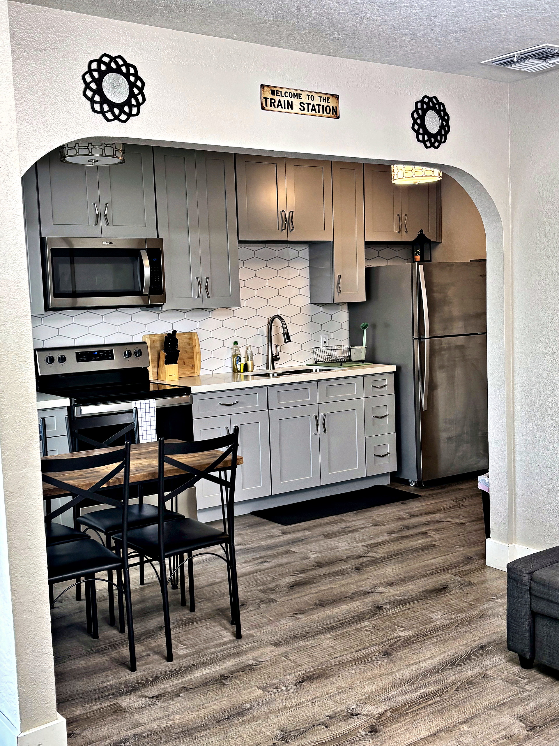 Railway Retreat | Pet Friendly | Walk to Main St