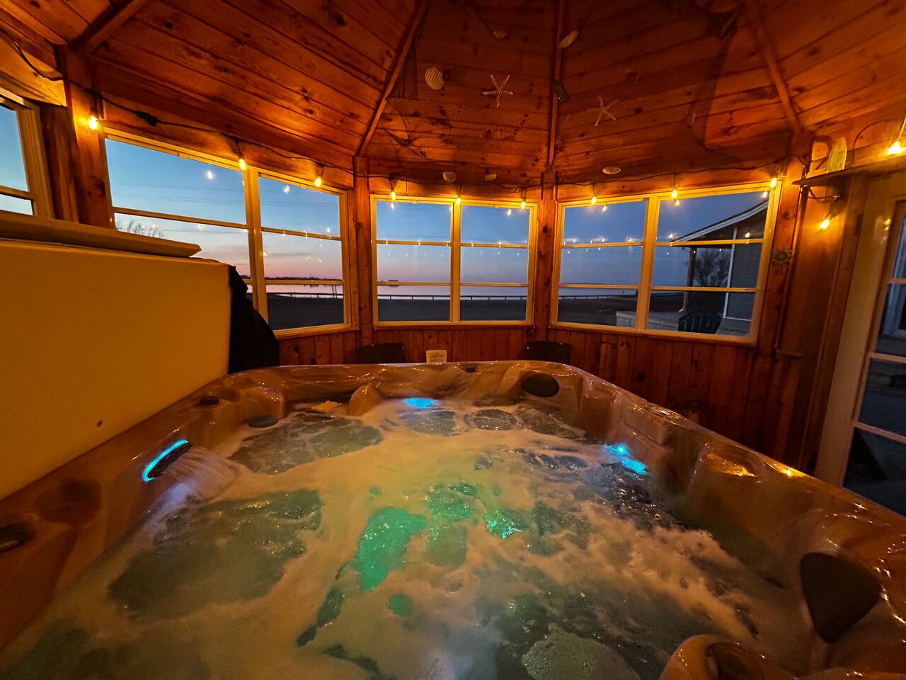 The Blue Buoy by MemoryMakerCottages with Hot-tub!