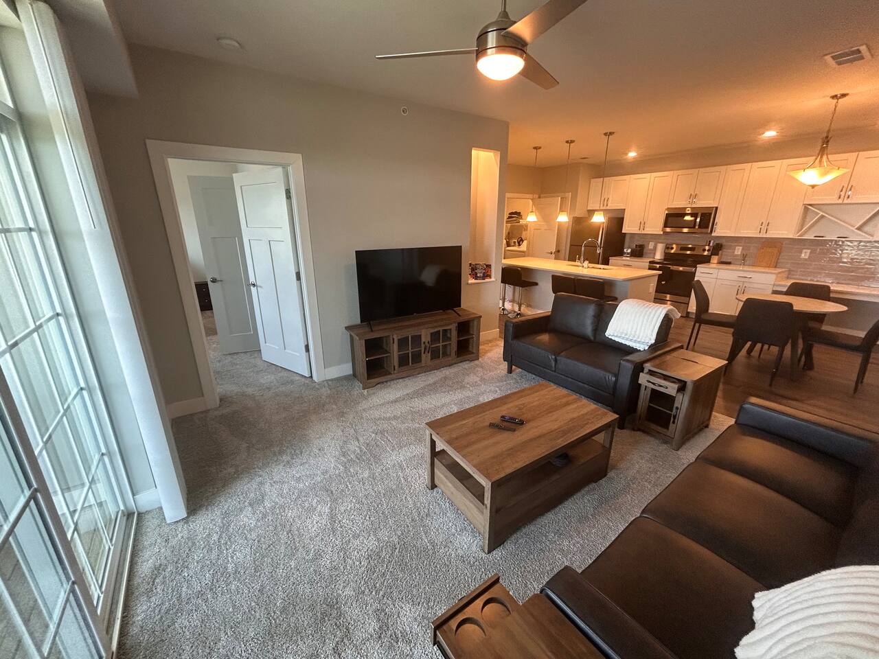 Waterfront 2BR Apartment Pool and Gym