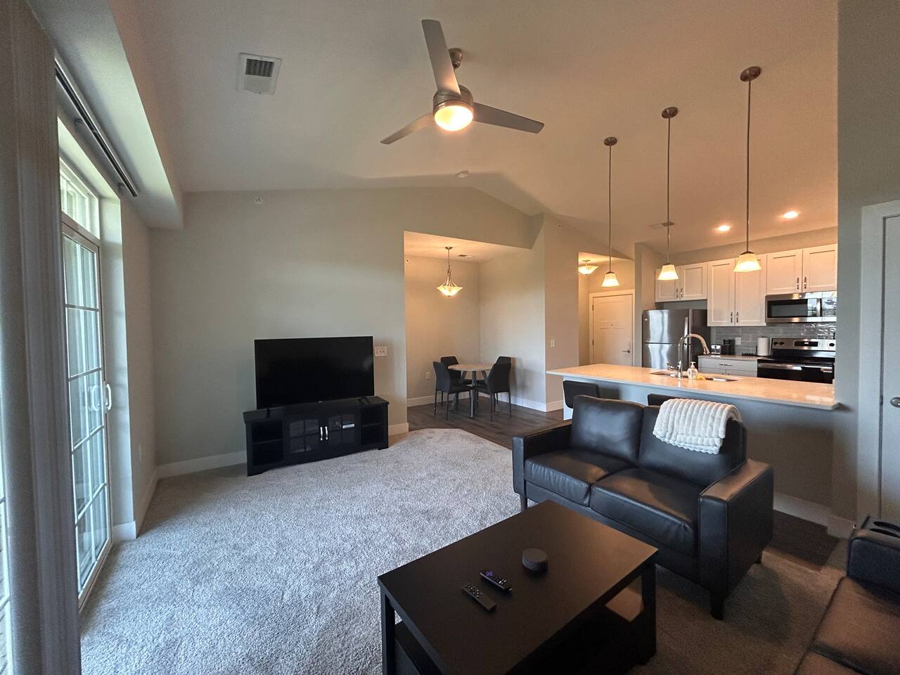 Greenwood Luxury 1BR Apt Pool and Gym