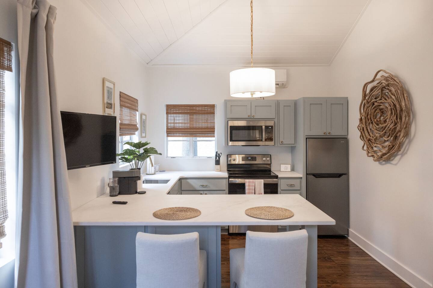 Beautiful 1BR · Near Fort Jackson & Devine St