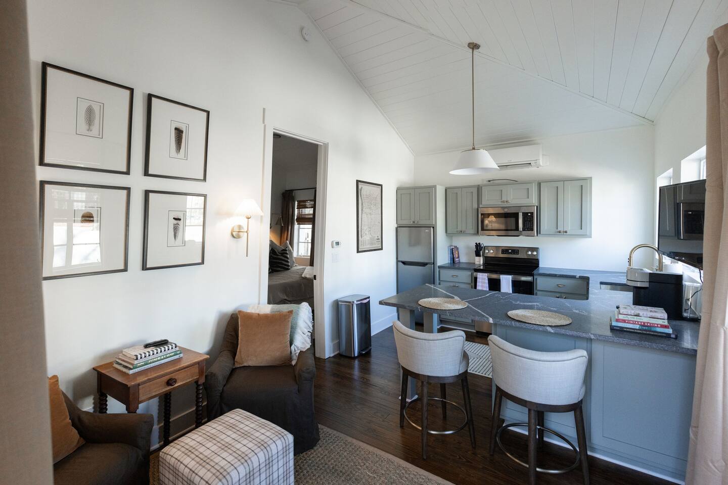 Amazing 1BR · Near Fort Jackson & Devine St