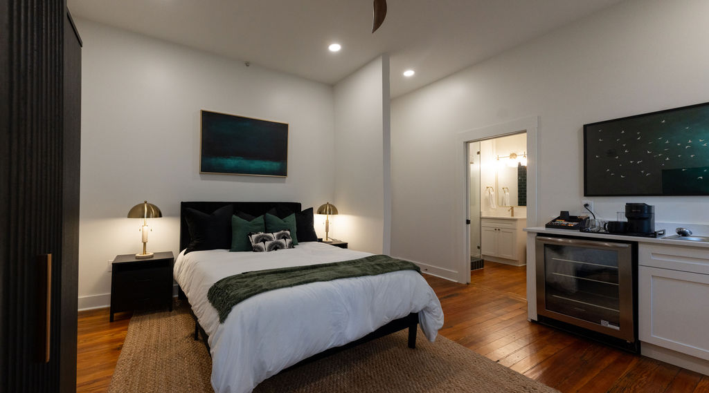 Beautifully Designed 1-Bed, 1-Bath Studio Apt.